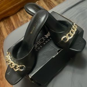 Gold chain black heels, size 8 Fashion Nova